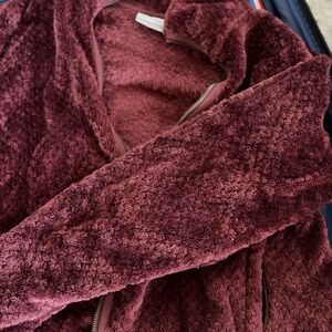Cozy Plush Zip-Up Jacket in Deep Burgundy